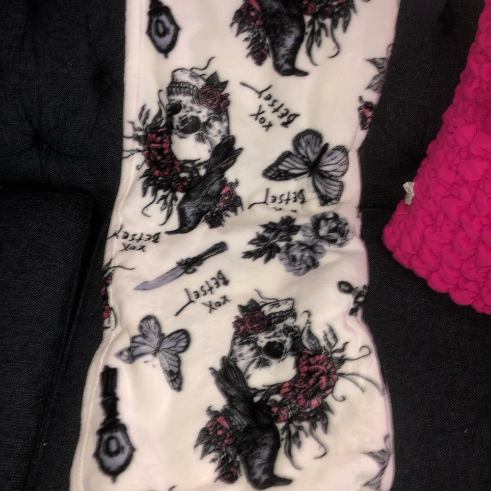 🖤 Betsey Johnson Skull & Butterfly Throw Blanket